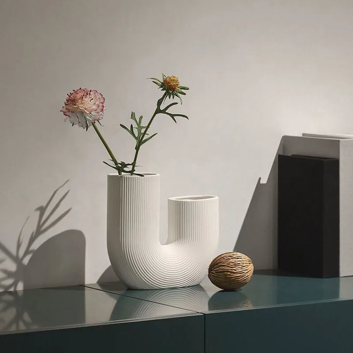 Large U-Shaped Nordic Ceramic Vase – Minimalist White & Pink Tabletop Decor for Dried Flowers and Greenery