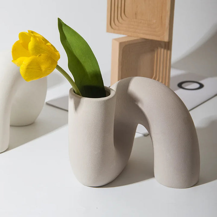 Nordic Ceramic Vase – Modern Art Flower Arrangement Pot for Living Room, Desk & Home Decoration