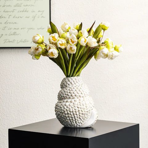 Retro Seashell Ceramic Vase – Modern Tabletop Decor