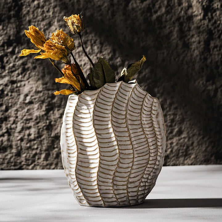Retro Ceramic Seahorse Vase – Boho Nordic Wabi-Sabi Decorative Centerpiece for Modern Interiors