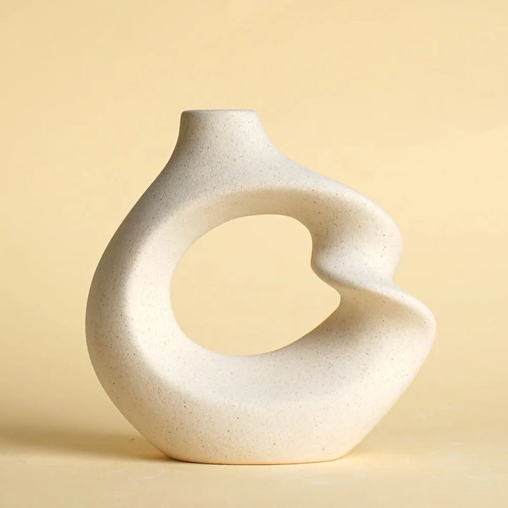 Twisted Nordic Ceramic Vase – Modern Decorative Piece for Pampas Grass, Dried Flowers & Elegant Home Styling