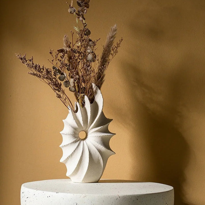 Ceramic Conch Vase – Nordic Decorative Centerpiece
