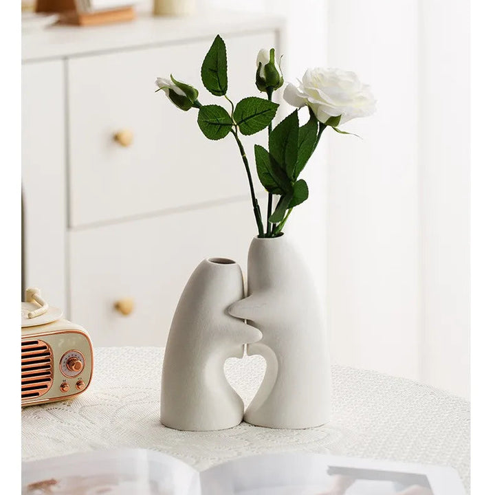 Couple Hug Ceramic Vase Set – Abstract Heart Home Décor