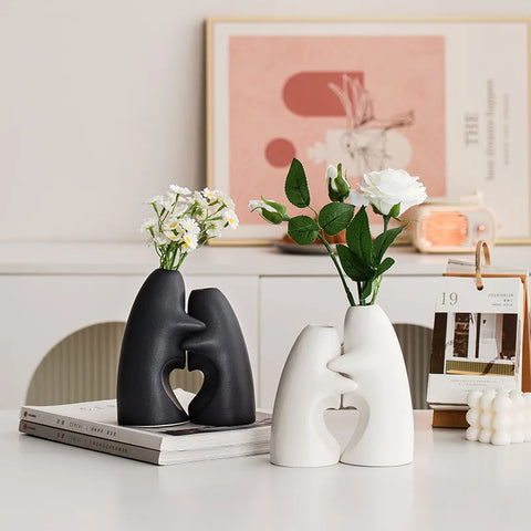 Couple Hug Ceramic Vase Set – Abstract Heart Home Décor