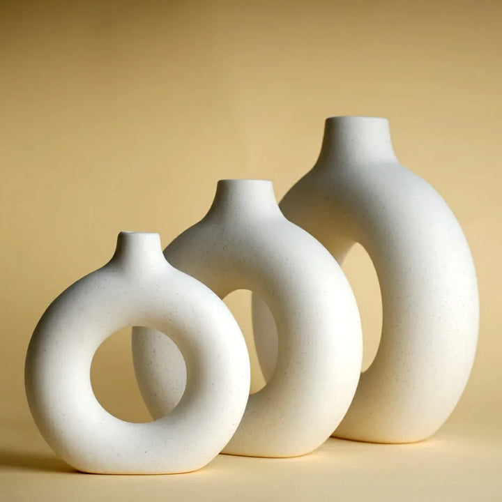 Nordic Round Hollow Ceramic Vase – Modern Donut-Shaped Table Decor for Pampas Grass & Dried Flowers