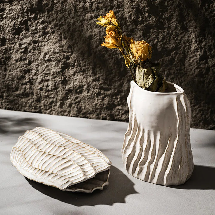 Retro Ceramic Seahorse Vase – Boho Nordic Wabi-Sabi Decorative Centerpiece for Modern Interiors