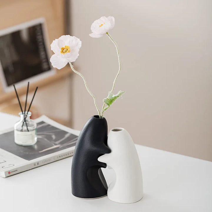 Couple Hug Ceramic Vase Set – Abstract Heart Home Décor