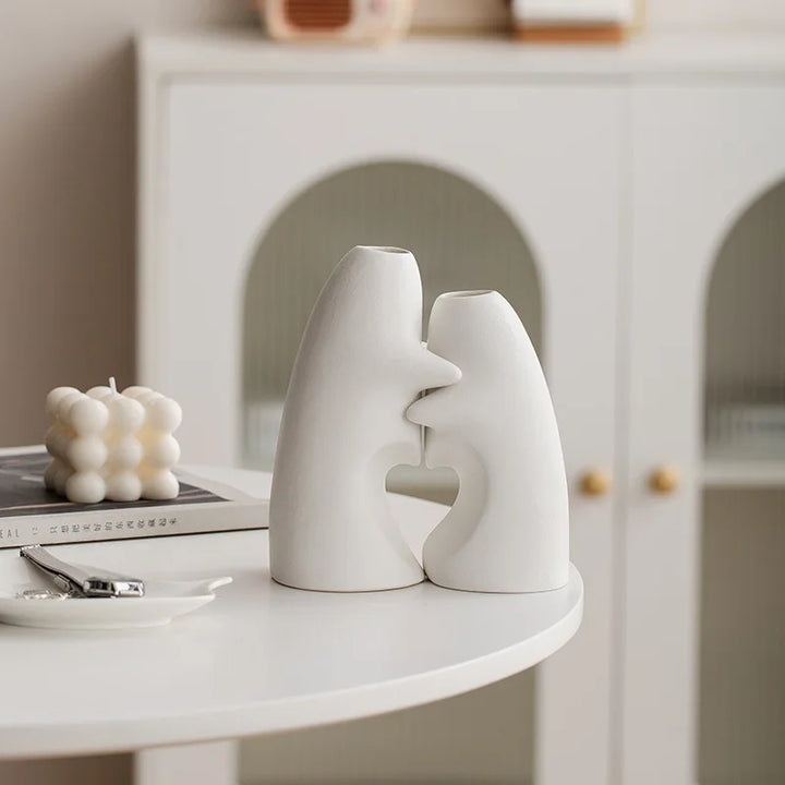 Couple Hug Ceramic Vase Set – Abstract Heart Home Décor