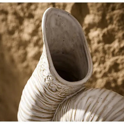 Nordic Ceramic Conch Vase – Modern Tabletop Decor