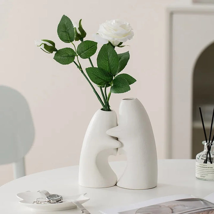 Couple Hug Ceramic Vase Set – Abstract Heart Home Décor
