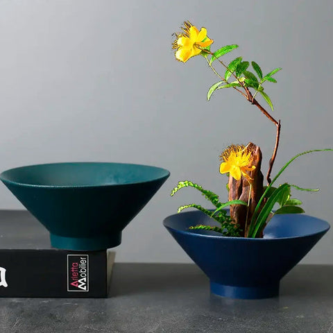 Minimalist Ceramic Vase – Modern Desk & Flower Pot Decor