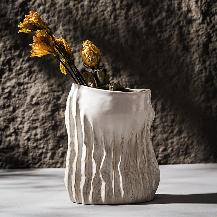 Retro Ceramic Seahorse Vase – Boho Nordic Wabi-Sabi Decorative Centerpiece for Modern Interiors