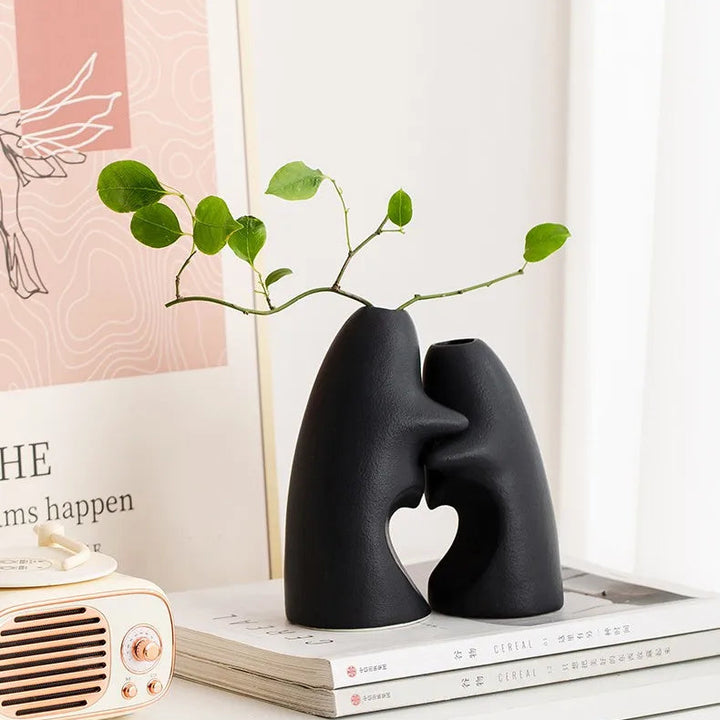 Couple Hug Ceramic Vase Set – Abstract Heart Home Décor