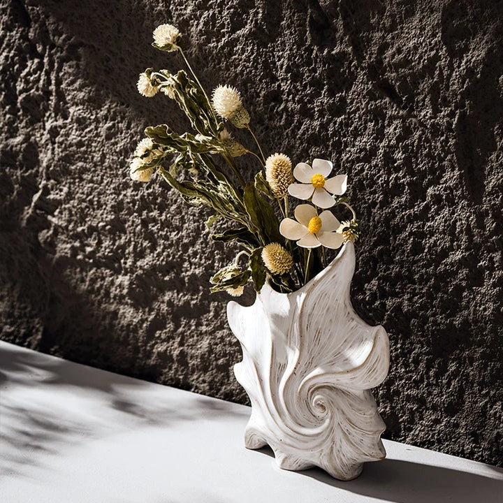 Ceramic Conch Vase – Modern Minimalist Home Decor
