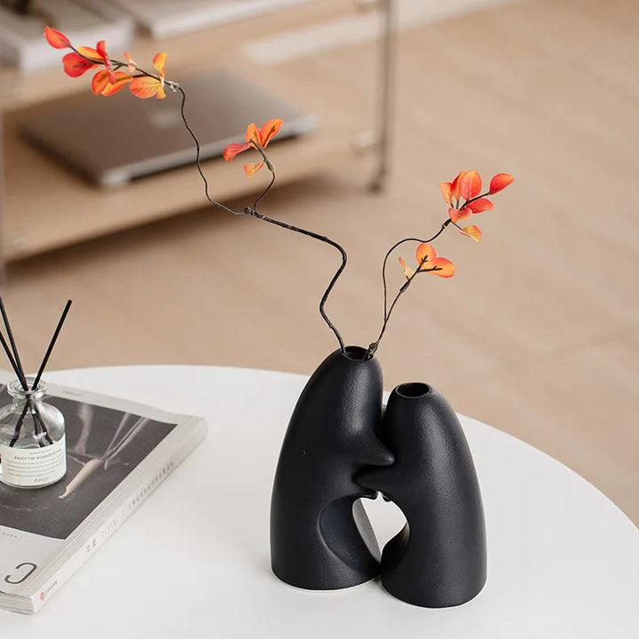 Couple Hug Ceramic Vase Set – Abstract Heart Home Décor