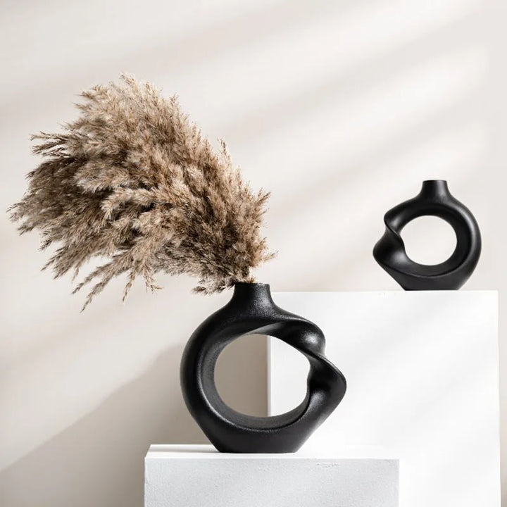 Twisted Nordic Ceramic Vase – Modern Decorative Piece for Pampas Grass, Dried Flowers & Elegant Home Styling