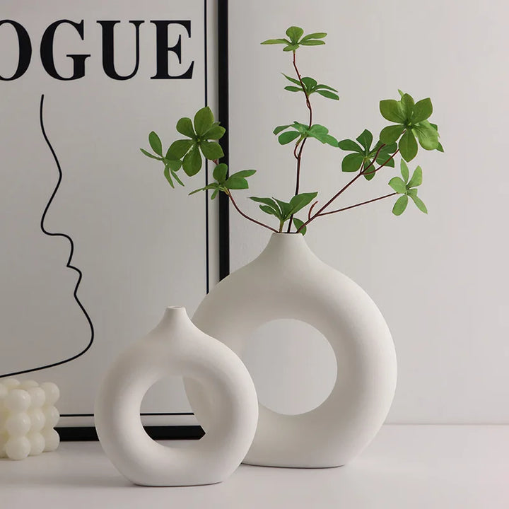 Nordic Round Hollow Ceramic Vase – Modern Donut-Shaped Table Decor for Pampas Grass & Dried Flowers