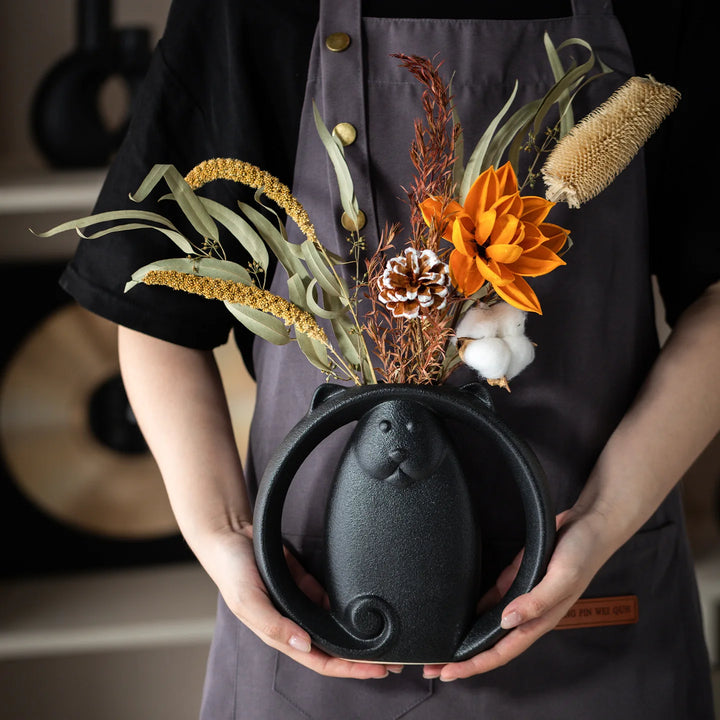 Abstract Cat Ceramic Vase – Modern Minimalist Animal Decor