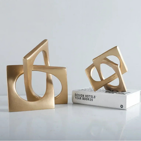 Abstract Geometric Sculpture – Modern Resin Desk Ornament