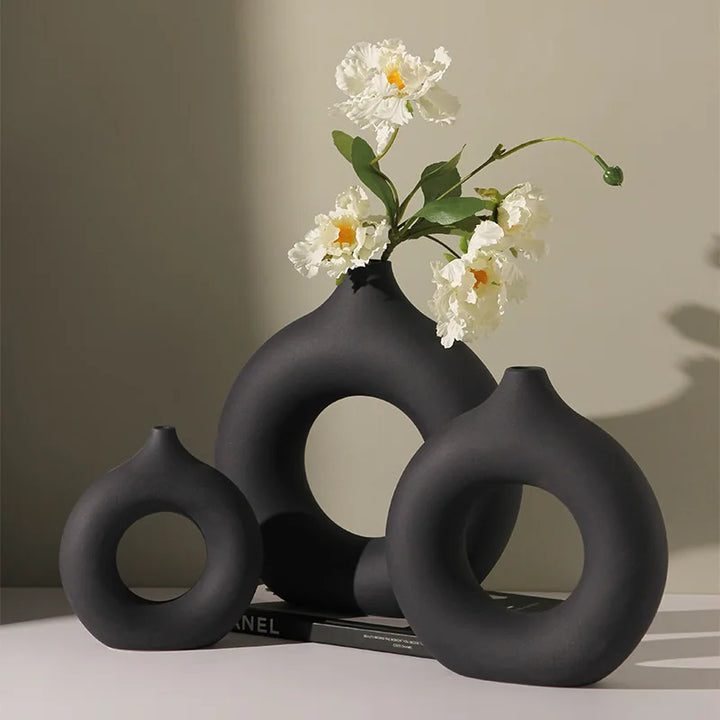 Nordic Round Hollow Ceramic Vase – Modern Donut-Shaped Table Decor for Pampas Grass & Dried Flowers