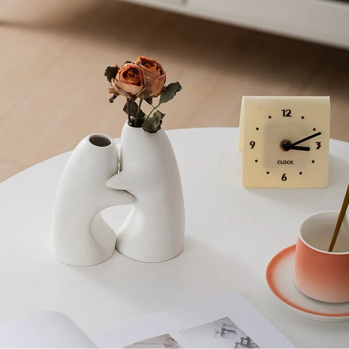 Couple Hug Ceramic Vase Set – Abstract Heart Home Décor