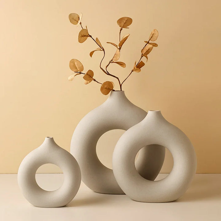 Nordic Round Hollow Ceramic Vase – Modern Donut-Shaped Table Decor for Pampas Grass & Dried Flowers