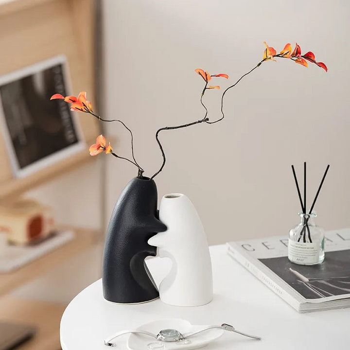 Couple Hug Ceramic Vase Set – Abstract Heart Home Décor