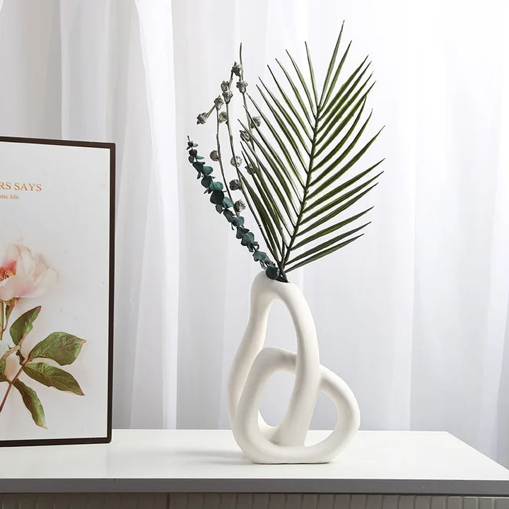 Abstract Nordic Ceramic Vase – Modern Irregular Design for Pampas Grass, Dried Flowers & Minimalist Home Décor