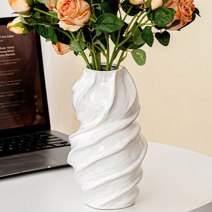 Ceramic Spiral Vase – Modern Twisted Pottery Decoration