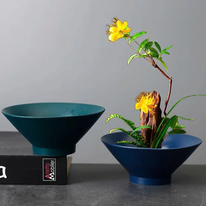 Minimalist Ceramic Vase – Modern Desk & Flower Pot Decor