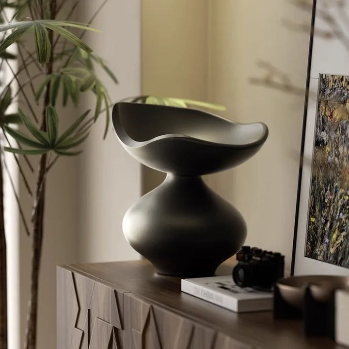Minimalist Abstract Resin Vase – Modern Decorative Flower Pot