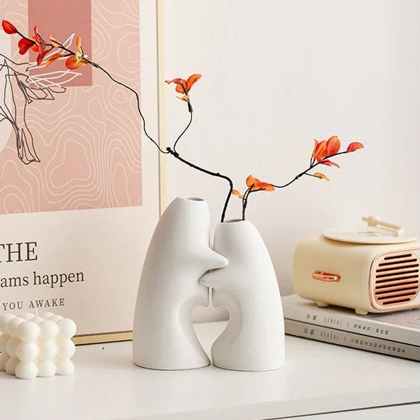Couple Hug Ceramic Vase Set – Abstract Heart Home Décor