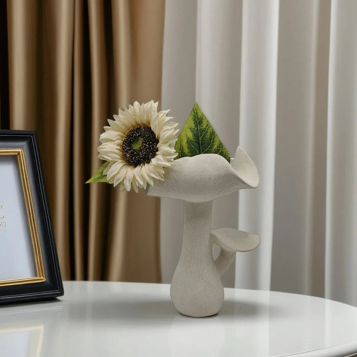 Modern Ceramic Mushroom Vase – Whimsical Tabletop Flower Decor